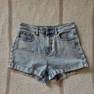 pacsun light wash denim mom shorts 28”